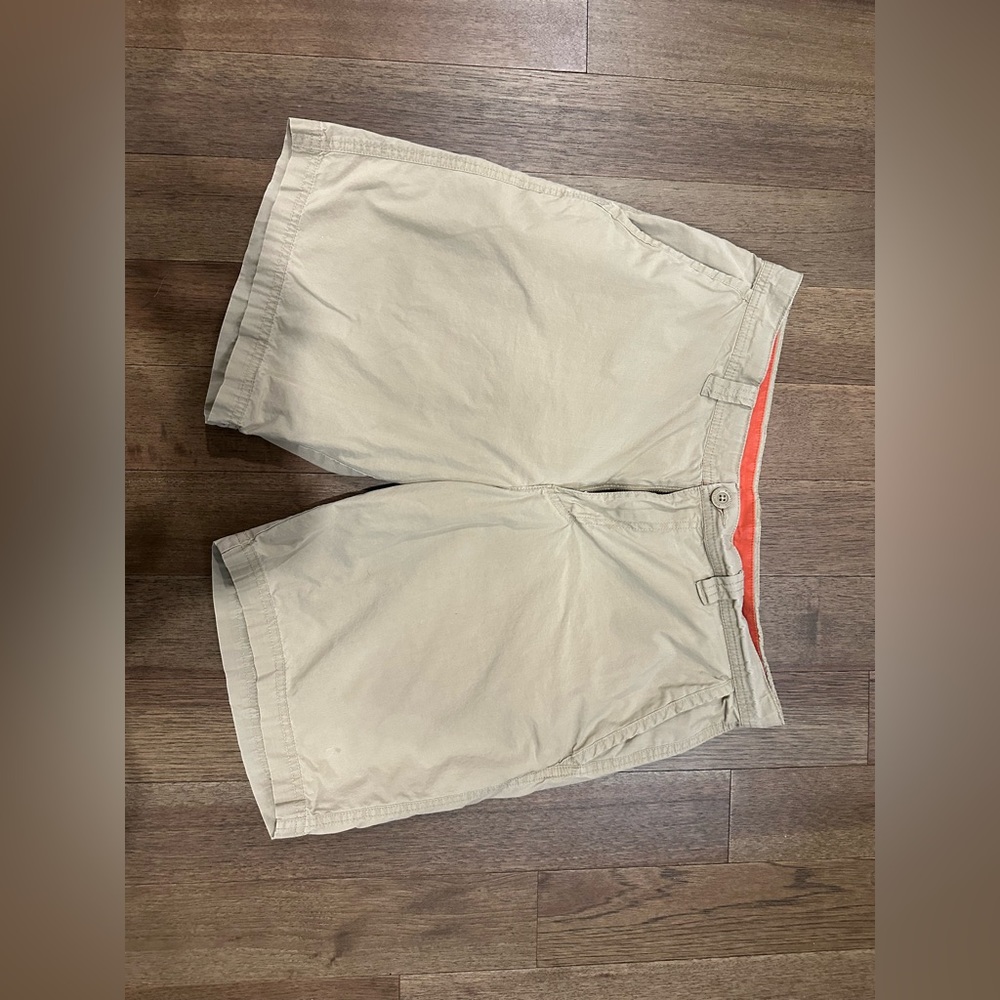 Columbia men’s khaki shorts size 34. 10” inseam